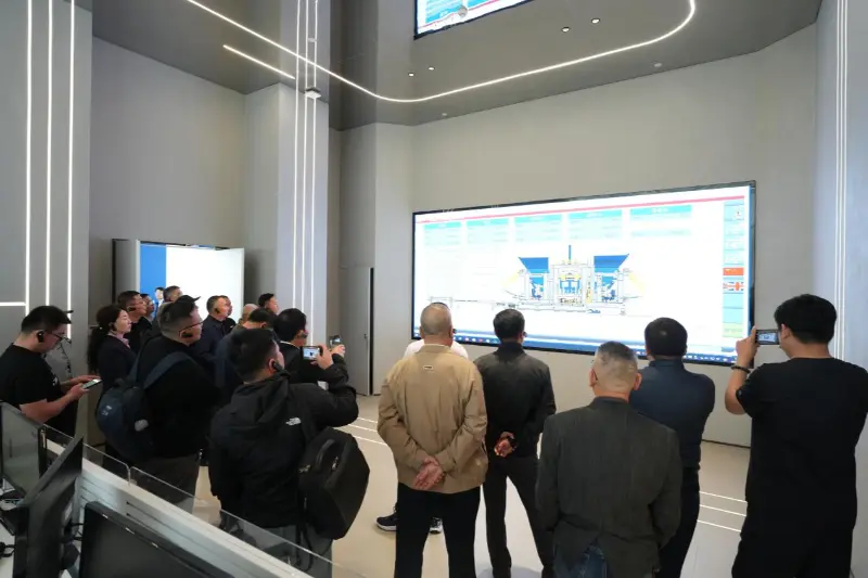 การประชุมสภายืนครั้งที่สองของเซสชันที่ 8 ของ China Building Blocks Association จัดขึ้นที่เมืองฉวนโจว Quangong Machinery Co., Ltd. มีส่วนร่วมในการแลกเปลี่ยนและพัฒนาอุตสาหกรรม